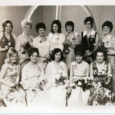 girls: Origformat: Photographic
