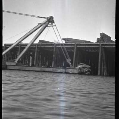 dredger: Origformat: Photographic; Resolution: 1200 dpi