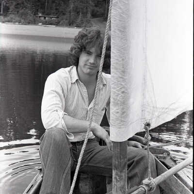 V. Guide Sailing & shops, Date unknown: Frame 43