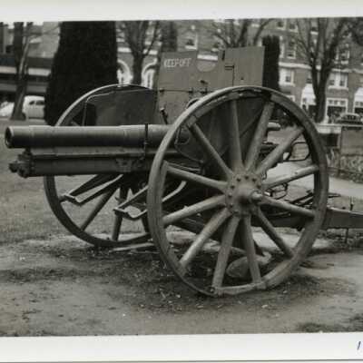 gun: Origformat: Negative; Resolution: 1200 dpi