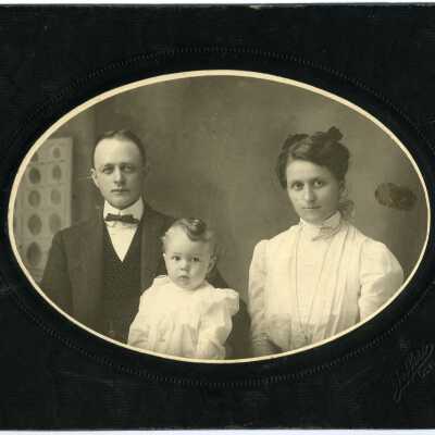 Russell Family portrait, c. 1906