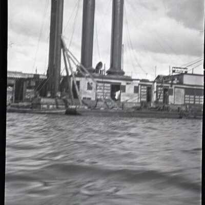 dredger: Origformat: Photographic; Resolution: 1200 dpi