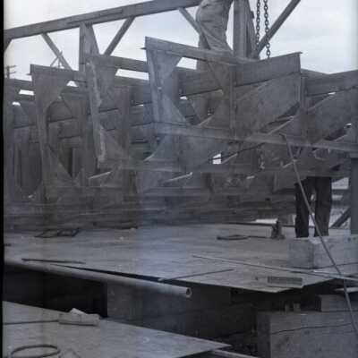 barge: Origformat: Negative; Resolution: 200 dpi