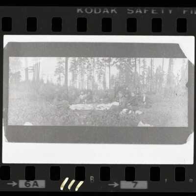 Hochaus family picnic at Hogum Bay: Origformat: Negative; Resolution: 3200 dpi