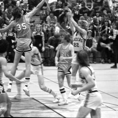 Timberline vs. Centralia, Men's Basketball, 1976: Frame 16