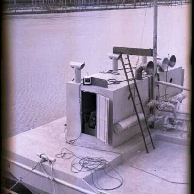 barge: Origformat: Negative; Resolution: 200 dpi