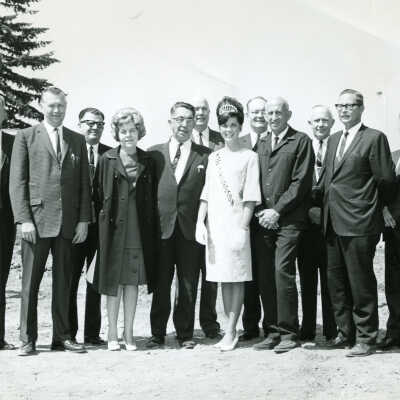 Linda Kohout, Miss Thurston County with dignitaries, 1966