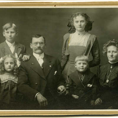 Holmes Family, 1910