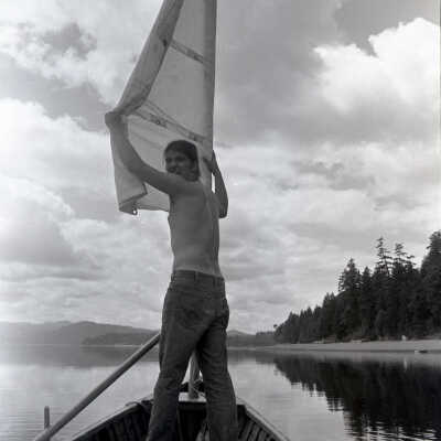 V. Guide Sailing & shops, Date unknown: Frame 5