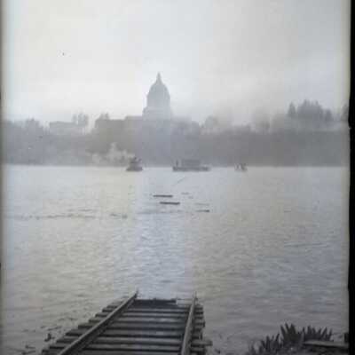 barge: Origformat: Negative; Resolution: 200 dpi