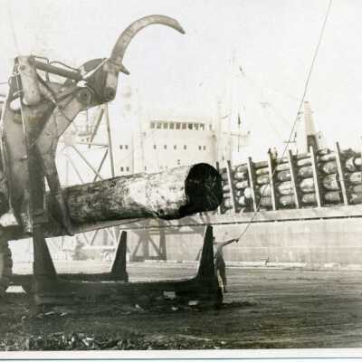 ship: Origformat: Photographic