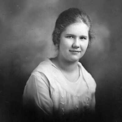 COATES, Nina
