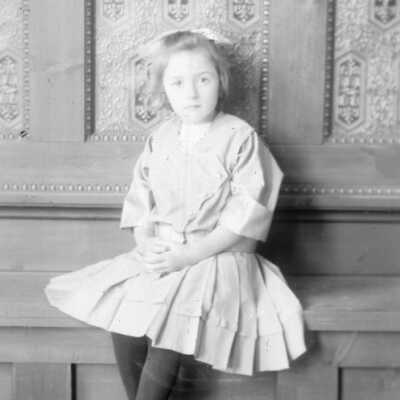 Mrs. Frank BOWER Family MK-C 602
