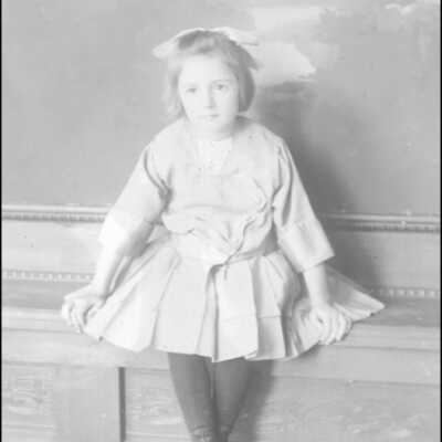 Mrs. Frank BOWER Family MK-C 605