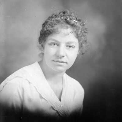 LYONS, Eva