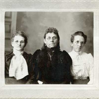 Keeney Sisters