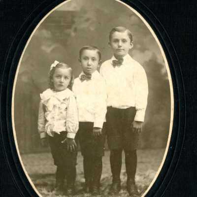 Lyon Family