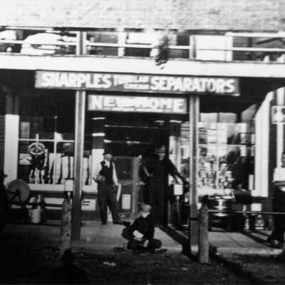 Scott & Linn Hardware