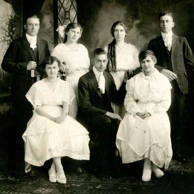 Maple Rapids High School class of 1917