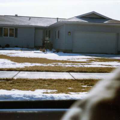 811 Amesbury,