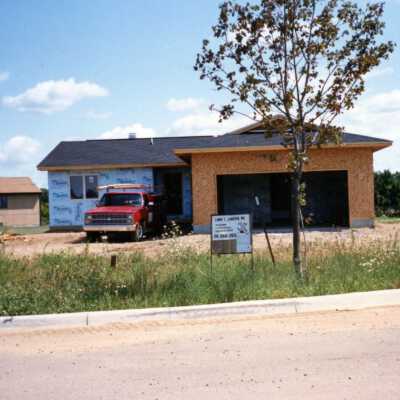 811 Amesbury,
