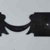 Hoole Garland Stamp Die and Template, Design 1898