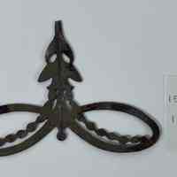 Hoole Triangle with Petals at Peak and Swirl and Dot Corners Template, Design 1556