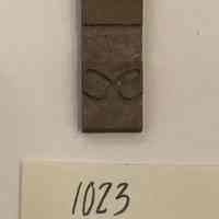 Hoole Heart-Shaped Bud Scroll Stamp Die, Design 1023