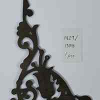 Hoole Corner Swirl with Tulip, Vines, and Leaves Template, Design 1427/1388