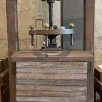 Standing book press