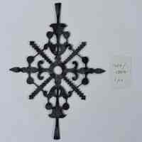 Hoole Diamond with Two Flowers and Two Sprigs with Leaves Template, Design 1405/1357