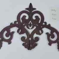 Hoole Heart with Leaves on Stems on Both Sides, Design 1419/1261