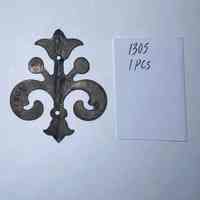 Hoole Fleur de Lis with Two Flower Buds Template - Design 1305