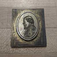 Portrait medallion die