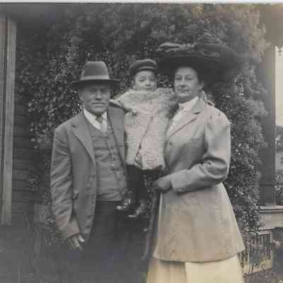 Local Families Photograph Collection/Elwood Glisson, De Etta Hall, Lewis Brown