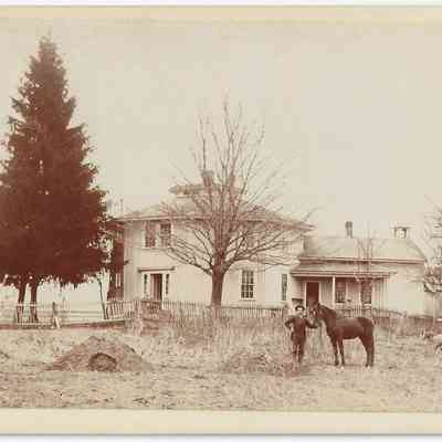 Local Families Photograph Collection/Thomas T Hall old home in Crawford County. Dell and Minnie Smith