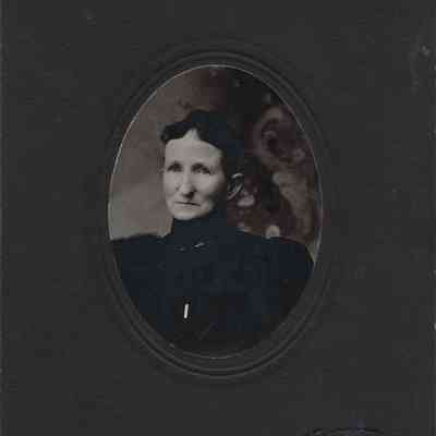 Local Families Photograph Collection/Rosanna B. Hall