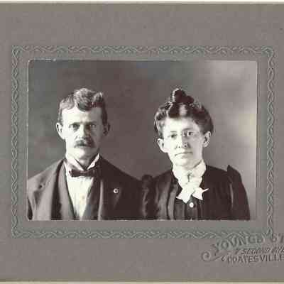 William Williams Jr. and Elizabeth Florence Williams: front of photograph with frame
