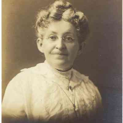 Local Families Photograph Collection/Elizabeth F. Williams (postcard)