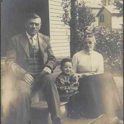 Local Families Manuscript Collection/Elwood and Amy Ida Glisson, with Lewis Brown, circa 1910
