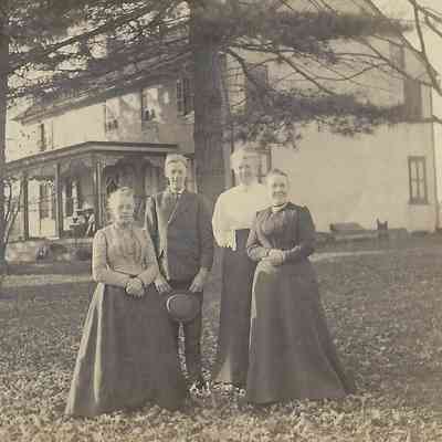 Local Families Photograph Collection/George and Mary Williams, May Hall and Amy Ida Glisson in Elwood Glisson’s yard at Chatham