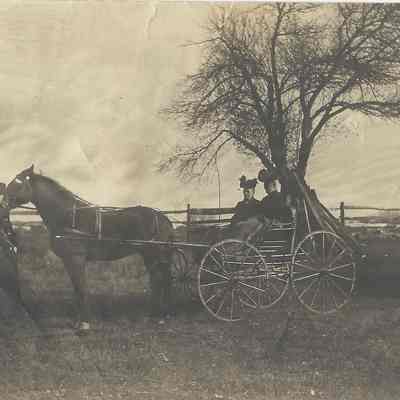 Local Families Photograph Collection/Elwood Glisson, Amy Ida Glisson and May Hall in horse carriage, 1900s