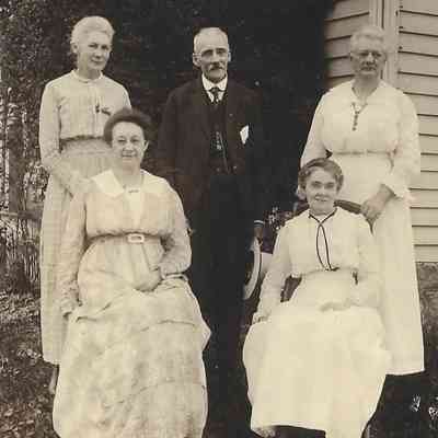 Local Families Photograph Collection/DeEtta and May Hall, Ida Stackhouse, Lewis Rodgers, Sakie Hall; 1919 (at Sakie’s)