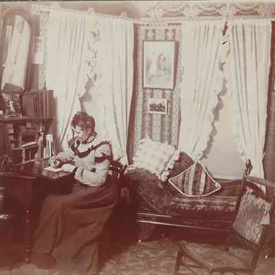 Local Families Photograph Collection/DeEtta Hall