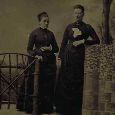 Local Families Photograph Collection/L. Mabel Hall and Amy Ida Williams tintype