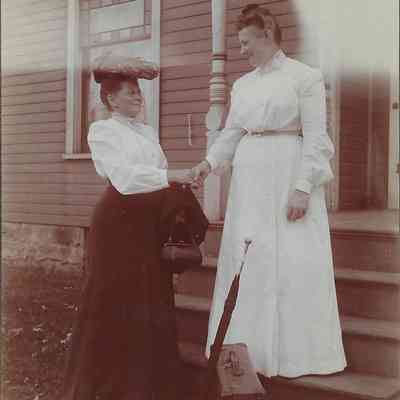 Local Families Picture Collection/Hattie Brown and Mabel Hall