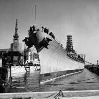 Additional lines have been set to begin positioning IOWA over the keel blocks needed to place her on the dry dock. October 20, 1942 - 80-G-13557