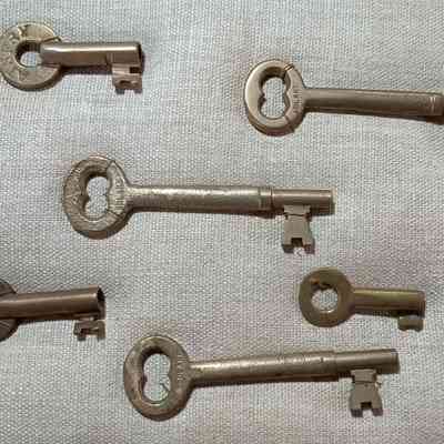 Conductor/railroad keys