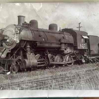 Photo of Train Engine 827 by W C Roy