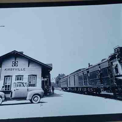 Photo of Train at Kirbyville Santa Fe Depot